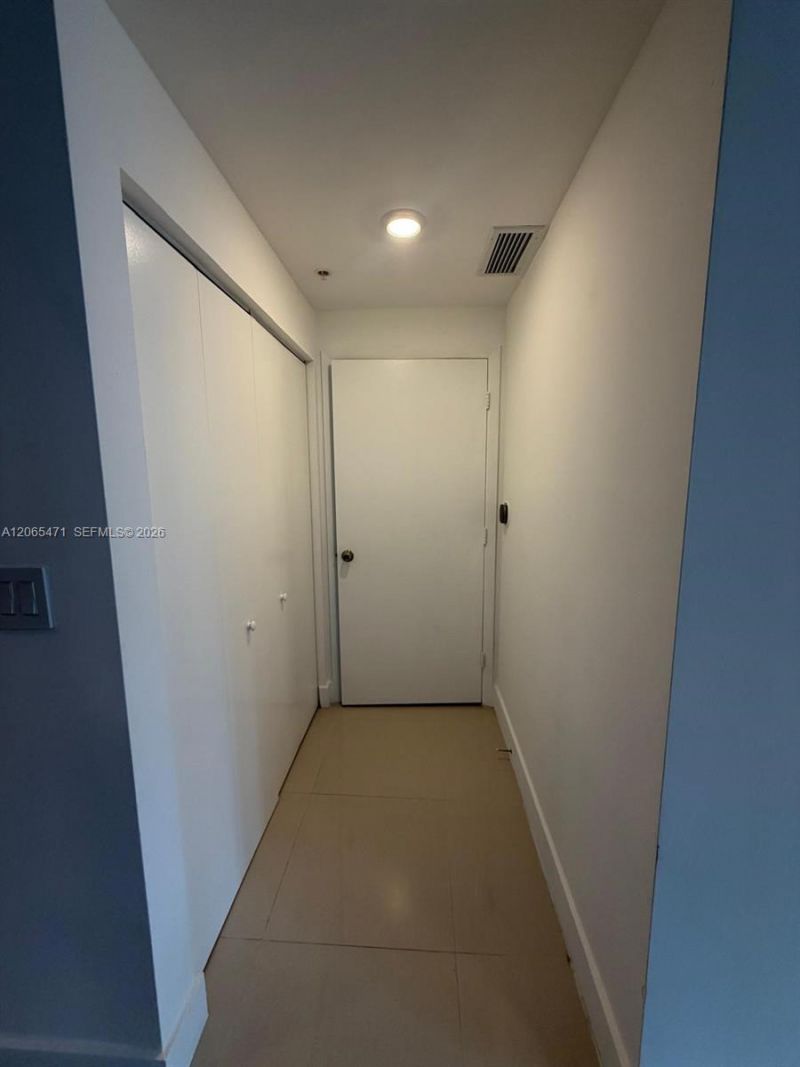 90 SW 3rd St , Unit 1416, Miami, FL 33130 Photo