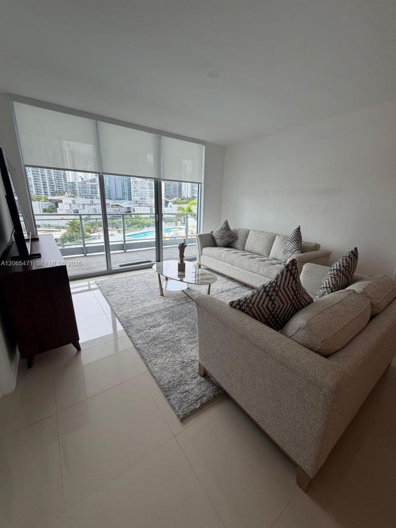 90 SW 3rd St , Unit 1416, Miami, FL 33130 Photo