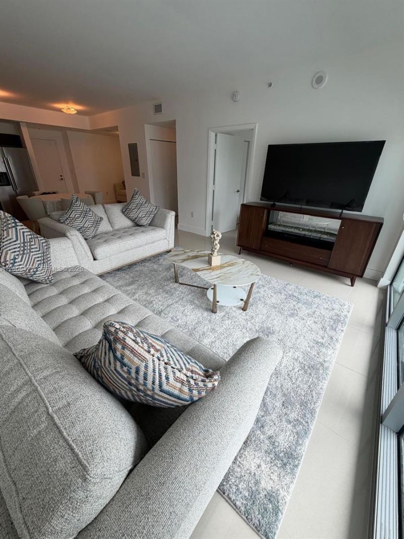 90 SW 3rd St , Unit 1416, Miami, FL 33130 Photo