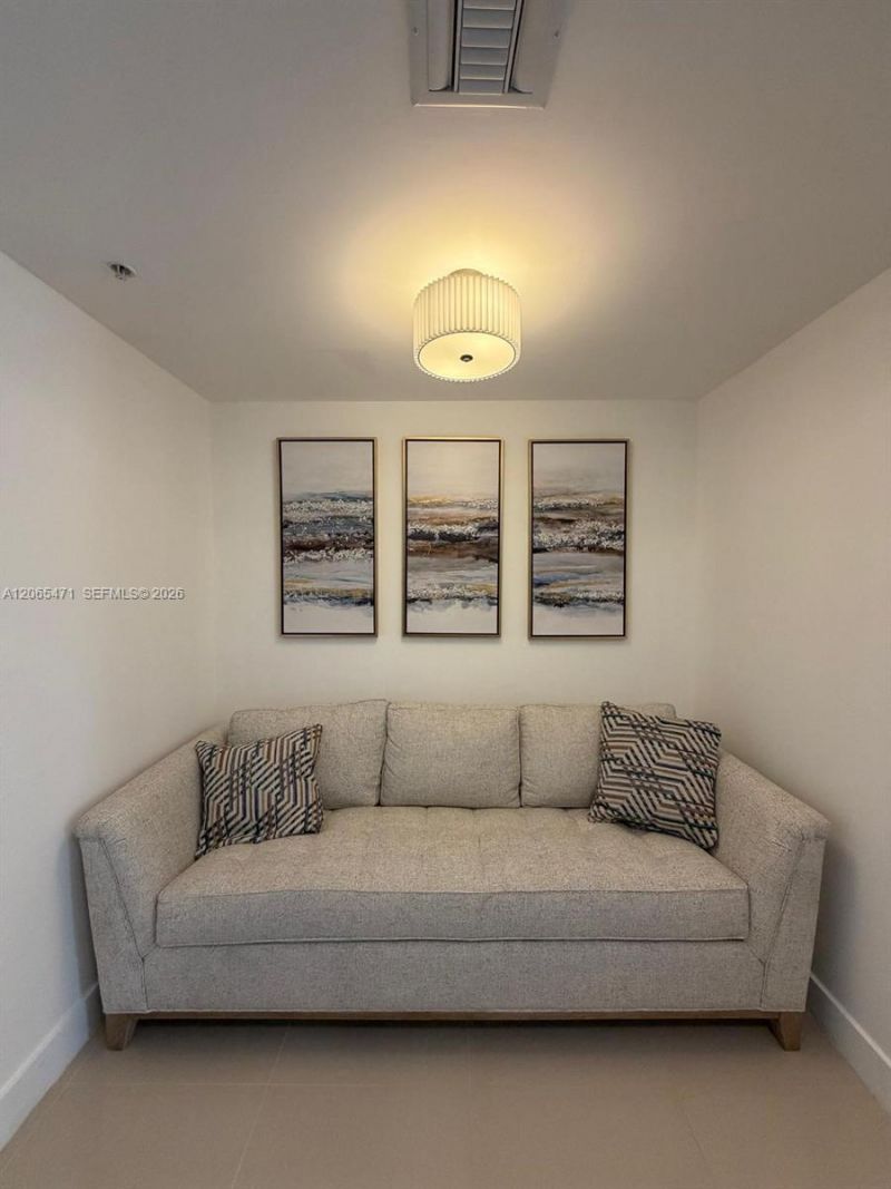 90 SW 3rd St , Unit 1416, Miami, FL 33130 Photo