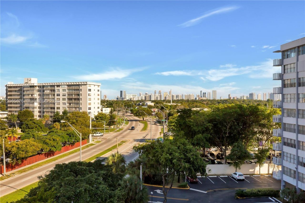 1300 NE Miami Gardens Dr , Unit 714E, Miami, FL 33179 Photo