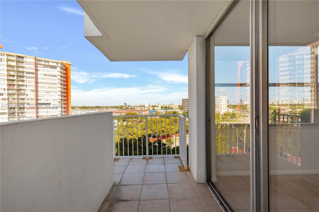 1300 NE Miami Gardens Dr , Unit 714E, Miami, FL 33179 Photo