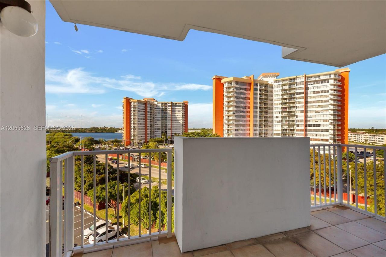 1300 NE Miami Gardens Dr , Unit 714E, Miami, FL 33179 Photo