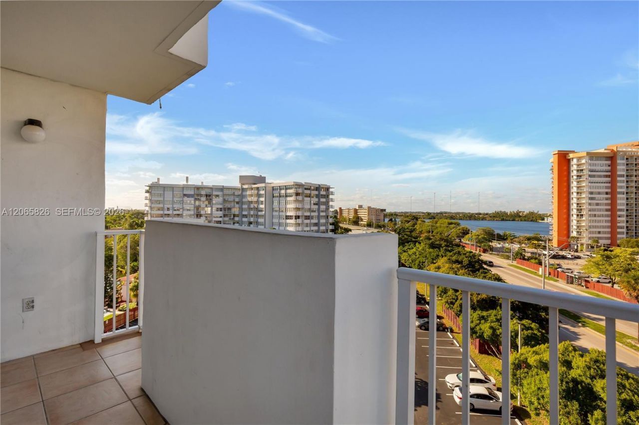 1300 NE Miami Gardens Dr , Unit 714E, Miami, FL 33179 Photo