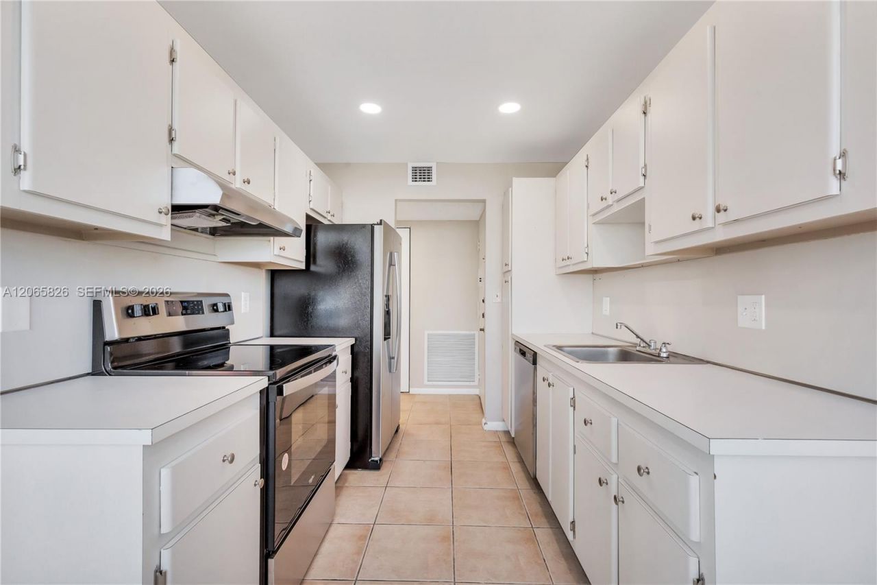 1300 NE Miami Gardens Dr , Unit 714E, Miami, FL 33179 Photo