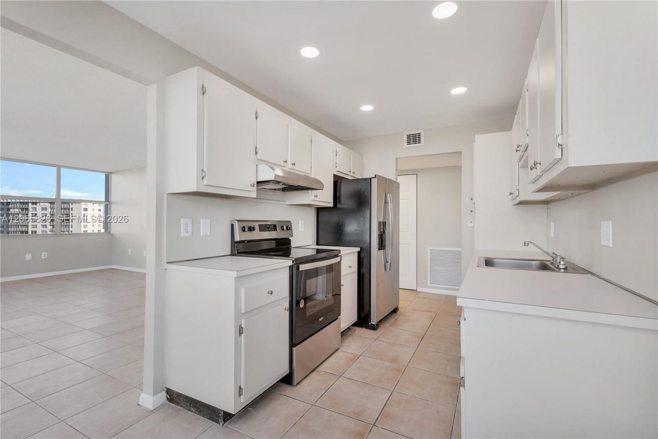1300 NE Miami Gardens Dr , Unit 714E, Miami, FL 33179 Photo