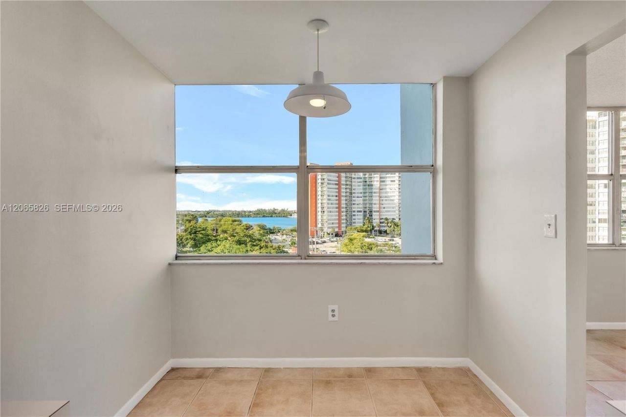 1300 NE Miami Gardens Dr , Unit 714E, Miami, FL 33179 Photo