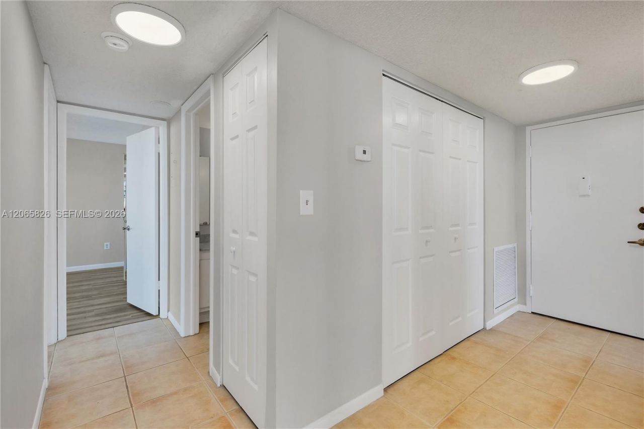 1300 NE Miami Gardens Dr , Unit 714E, Miami, FL 33179 Photo