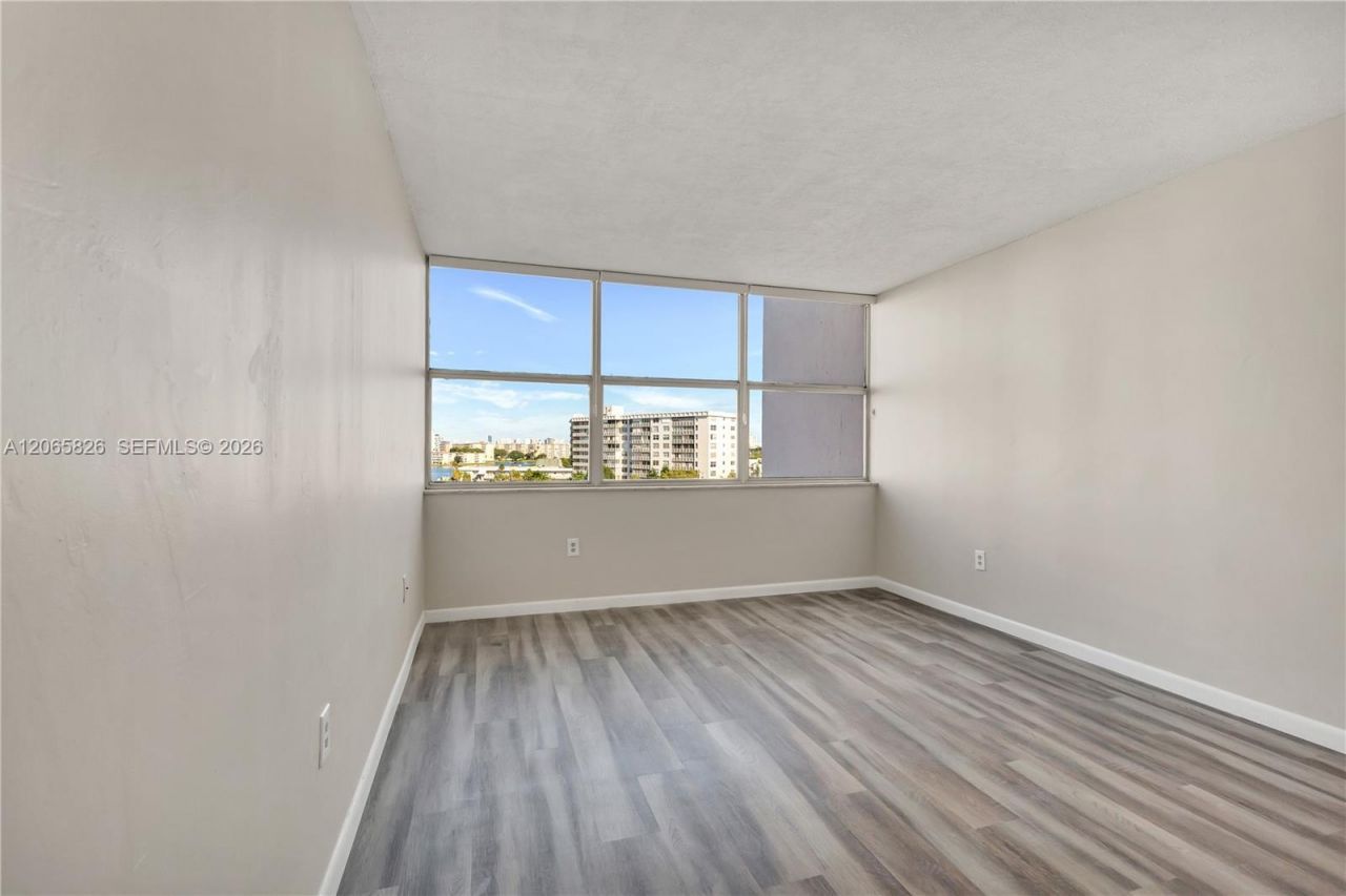 1300 NE Miami Gardens Dr , Unit 714E, Miami, FL 33179 Photo