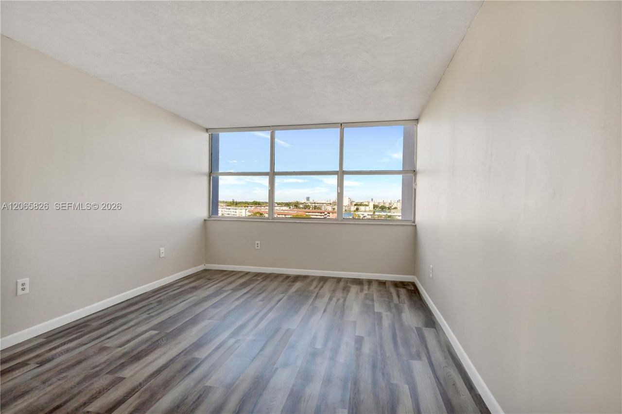 1300 NE Miami Gardens Dr , Unit 714E, Miami, FL 33179 Photo
