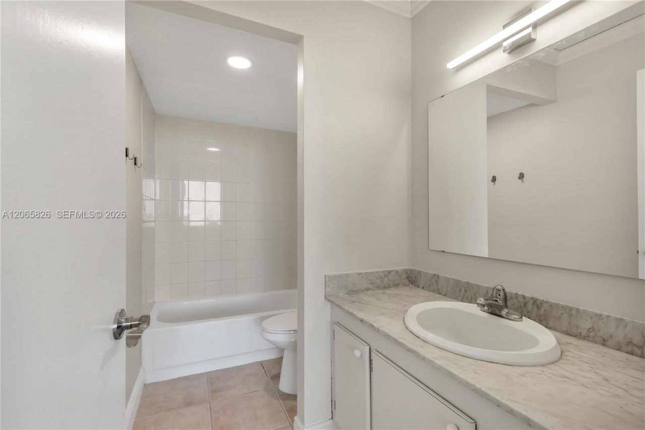 1300 NE Miami Gardens Dr , Unit 714E, Miami, FL 33179 Photo