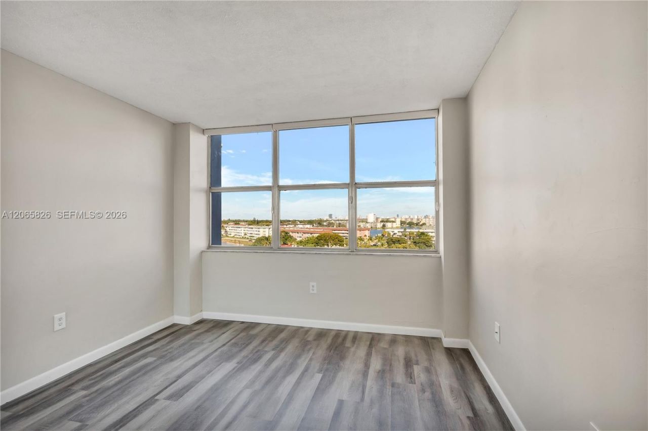 1300 NE Miami Gardens Dr , Unit 714E, Miami, FL 33179 Photo