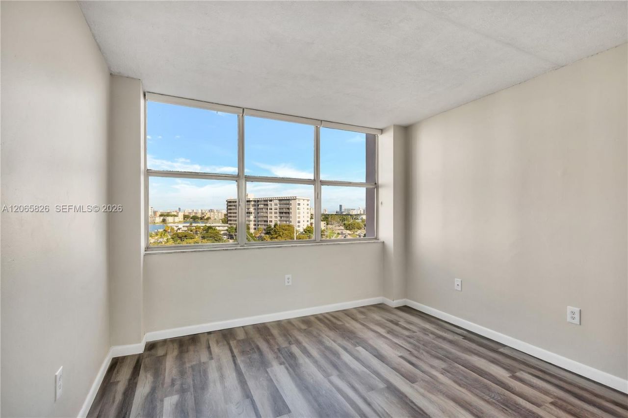 1300 NE Miami Gardens Dr , Unit 714E, Miami, FL 33179 Photo