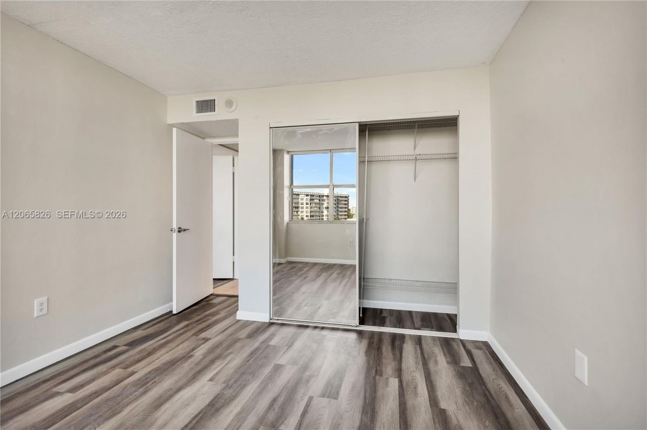 1300 NE Miami Gardens Dr , Unit 714E, Miami, FL 33179 Photo