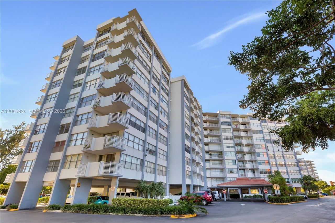 1300 NE Miami Gardens Dr , Unit 714E, Miami, FL 33179 Photo