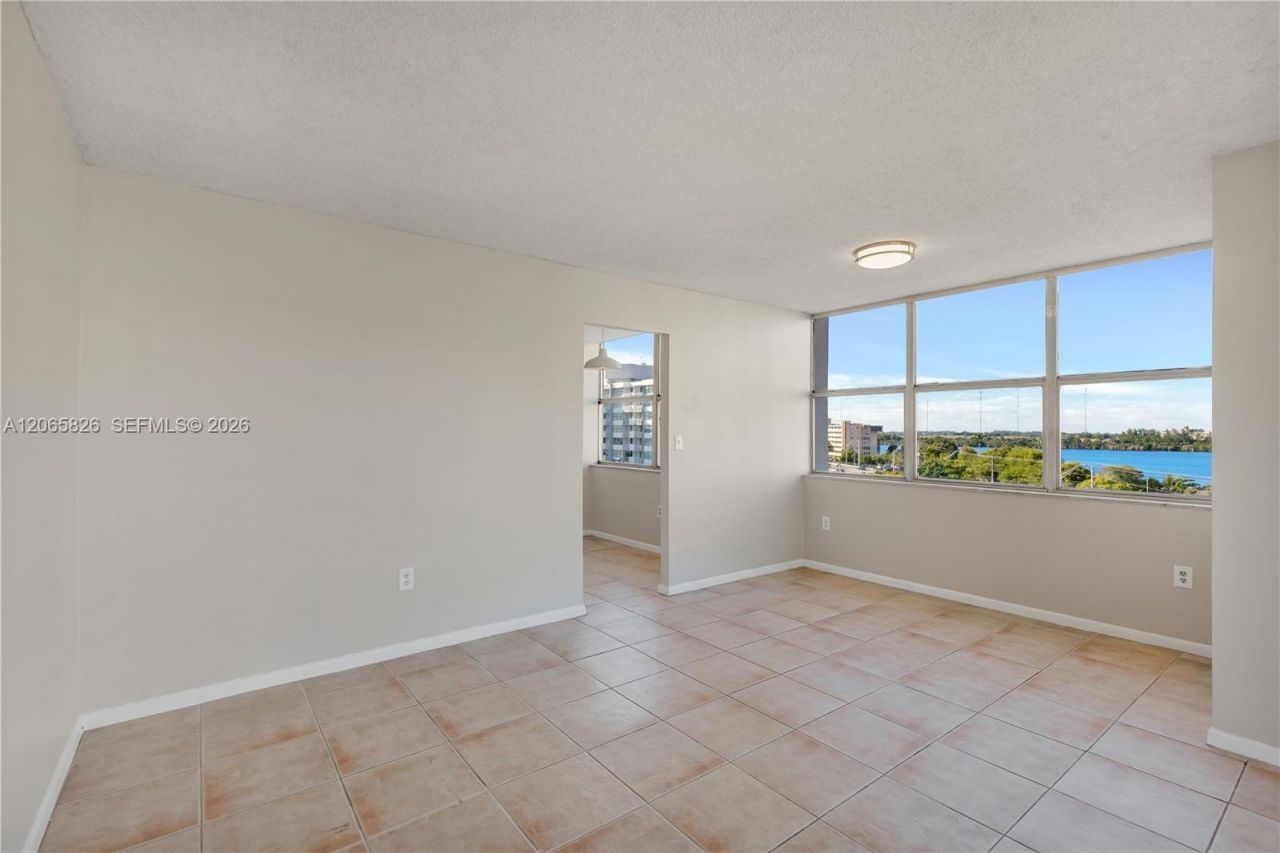 1300 NE Miami Gardens Dr , Unit 714E, Miami, FL 33179 Photo