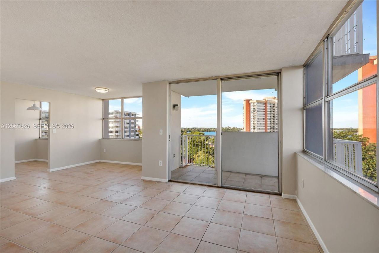 1300 NE Miami Gardens Dr , Unit 714E, Miami, FL 33179 Photo