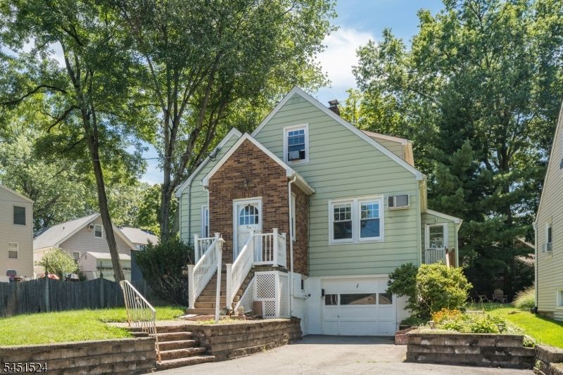 1 Westview Ave, Roseland, NJ 07068 Main Photo