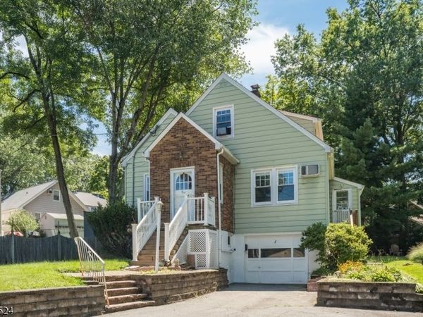 1 Westview Ave, Roseland, NJ 07068