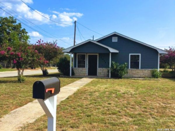 1014 E San Antonio, Pearsall, TX 78061
