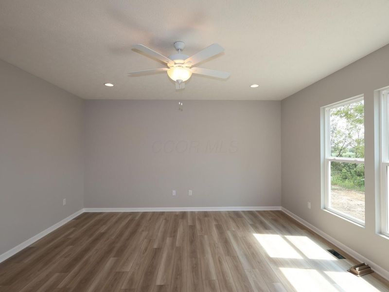 33 Englewood Road, Commercial Point, OH 43116 Photo 4