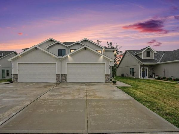 206 Walker Street, Smithville, MO 64089