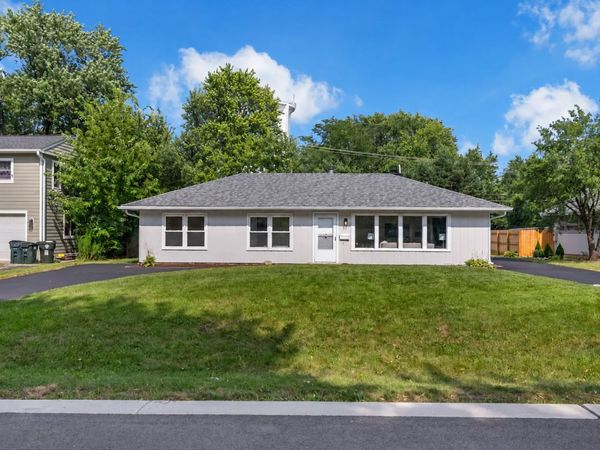 727 SKYLINE Drive , Barrington, IL 60010