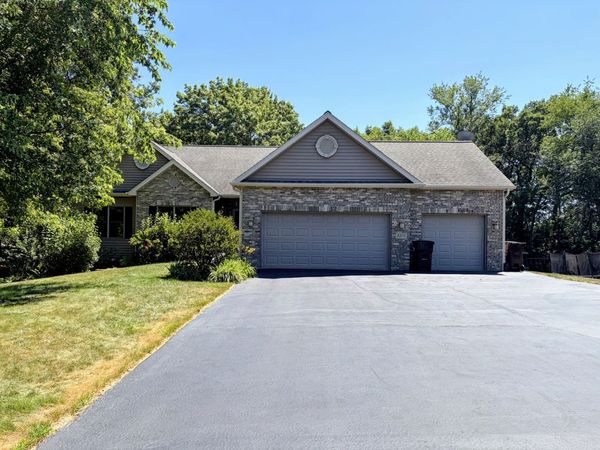 5101 Eagles Roost , Richmond, IL 60071