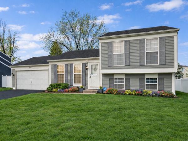 2075 Aronomink Circle , Elgin, IL 60123