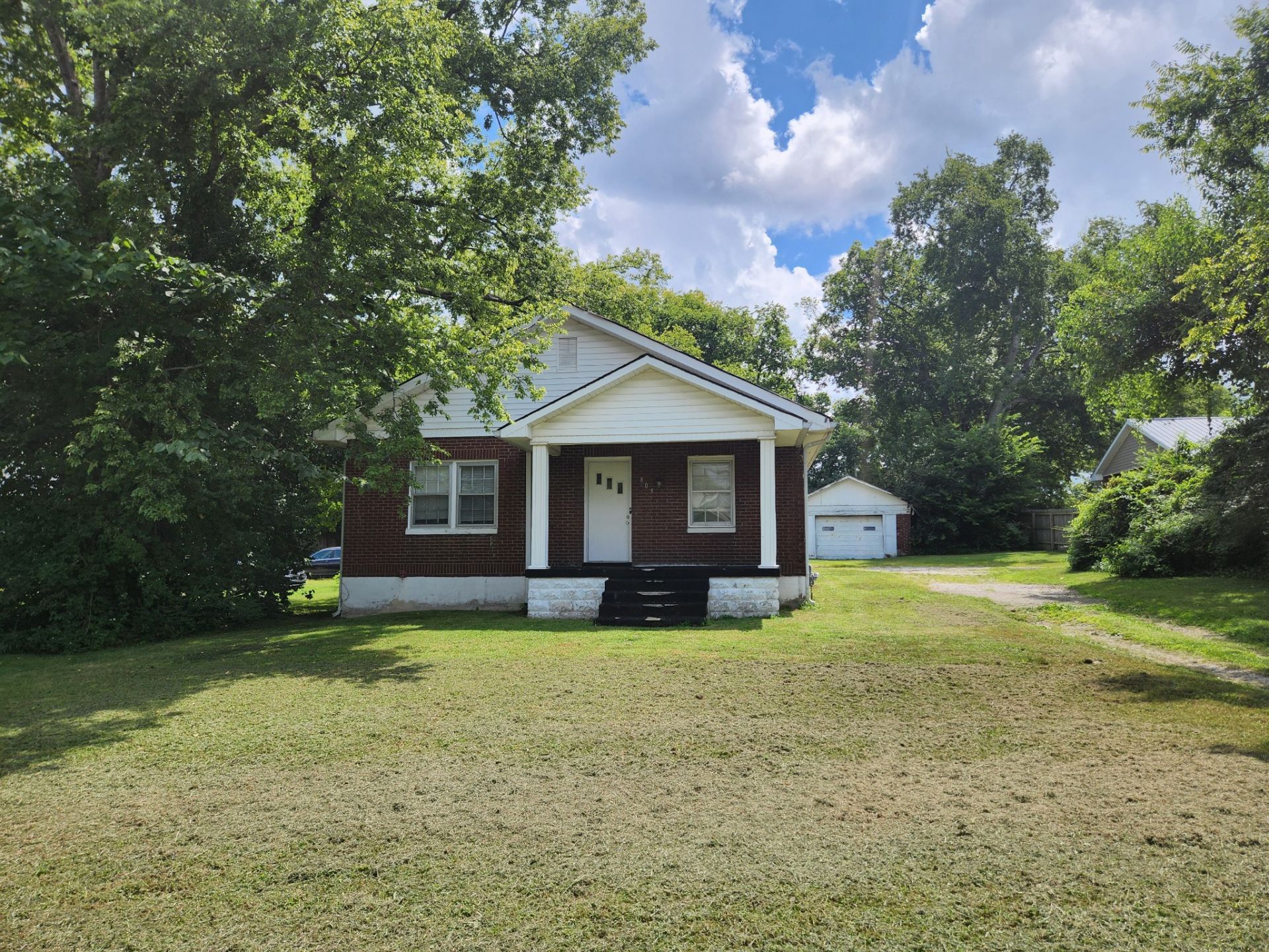 805 Blackburn Ln, Columbia, TN 38401 Main Photo