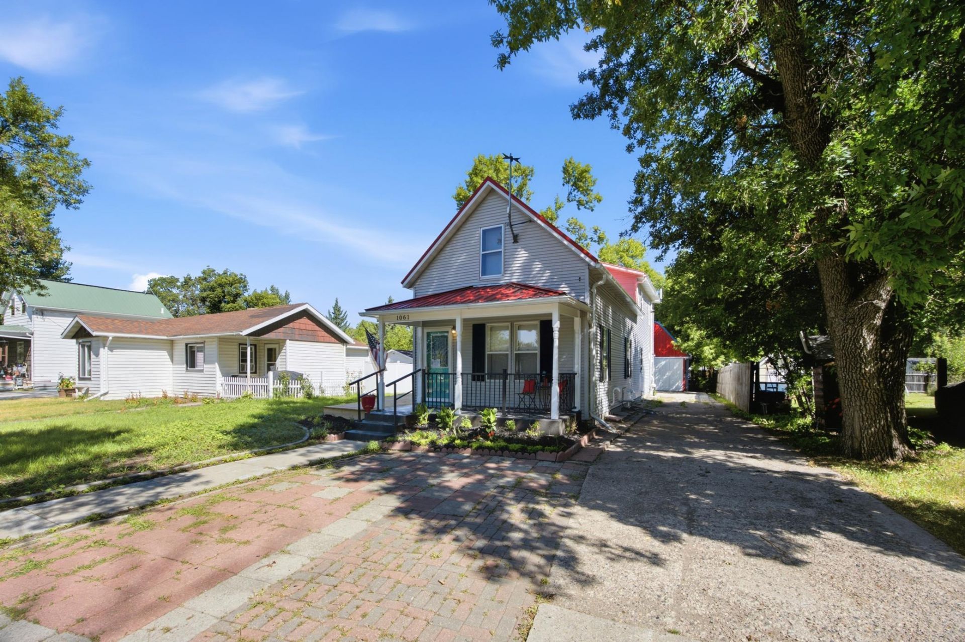 1061 1st Street N primary photo