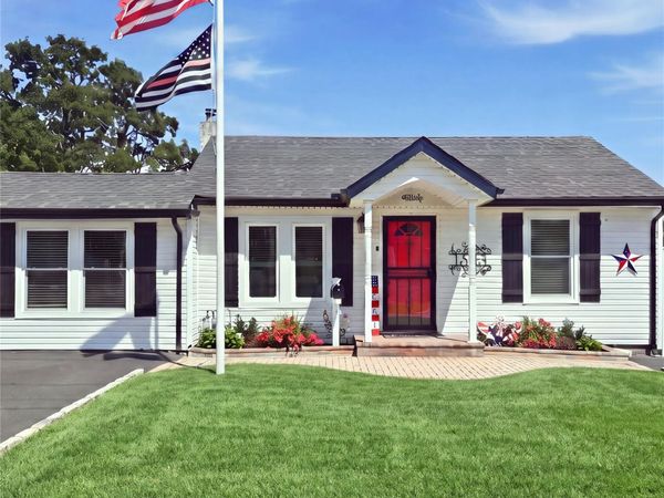 1363 Manatuck Boulevard , Bay Shore, NY 11706