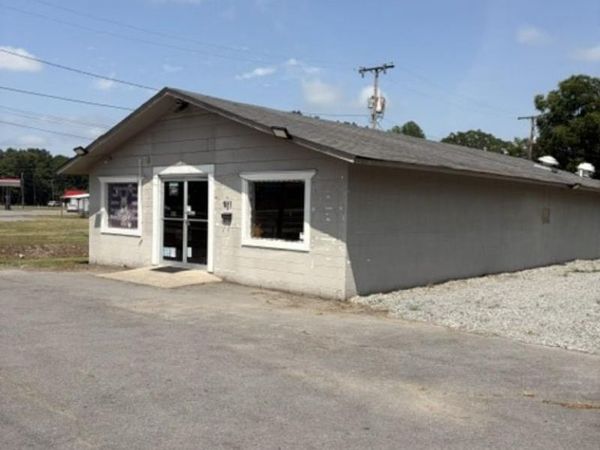 921 N Center Street , Lonoke, AR 72086