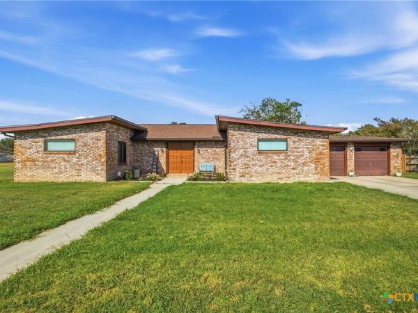 1304 Walker Street, Gonzales, TX 78629