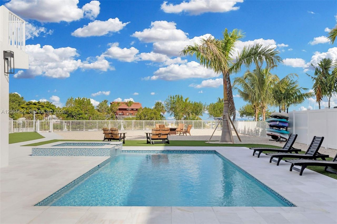 735 50 St Gulf, Marathon, Key West, FL 33050 Photo