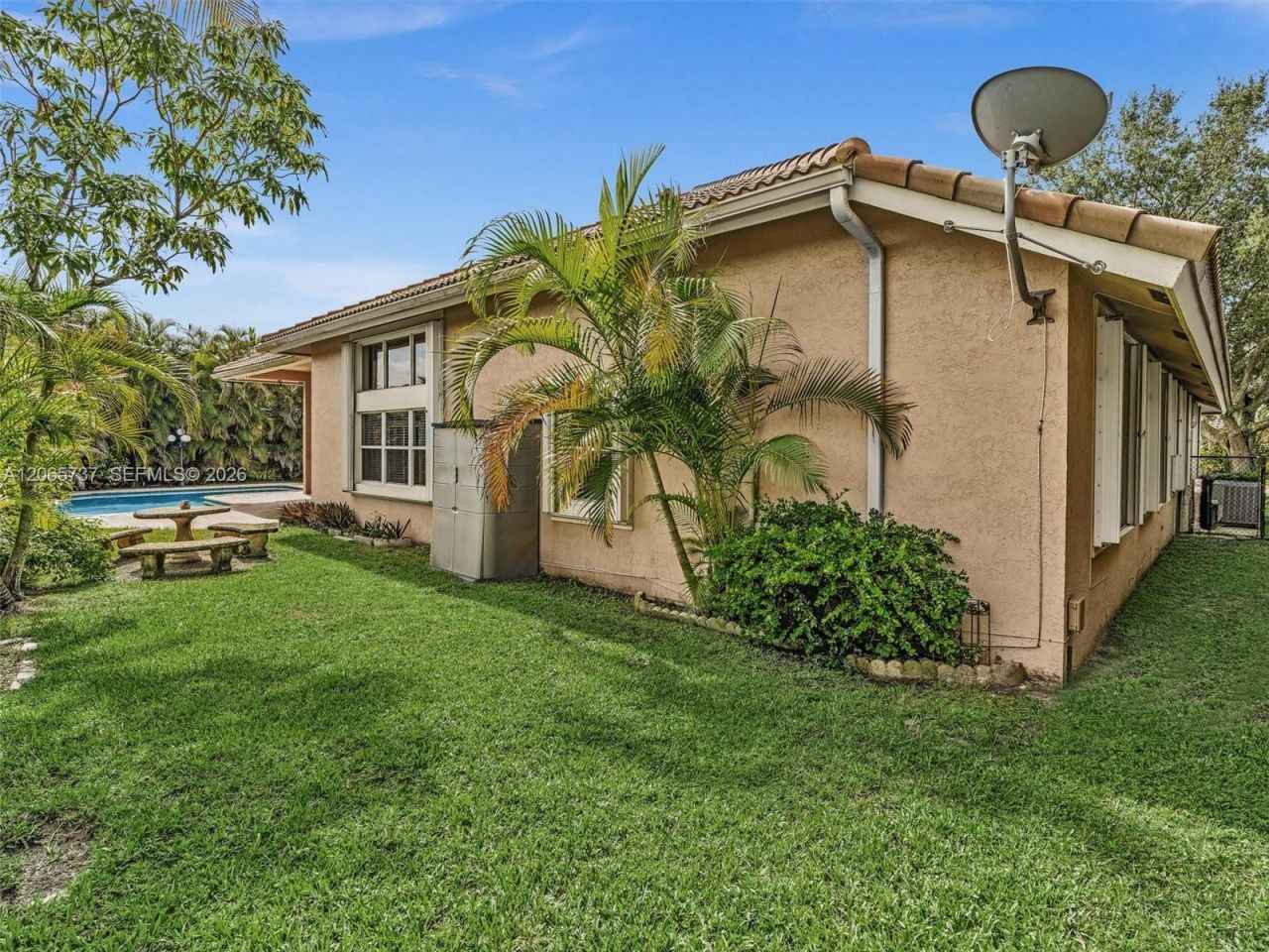 11335 Lake Shore Dr, Cooper City, FL 33026 Photo