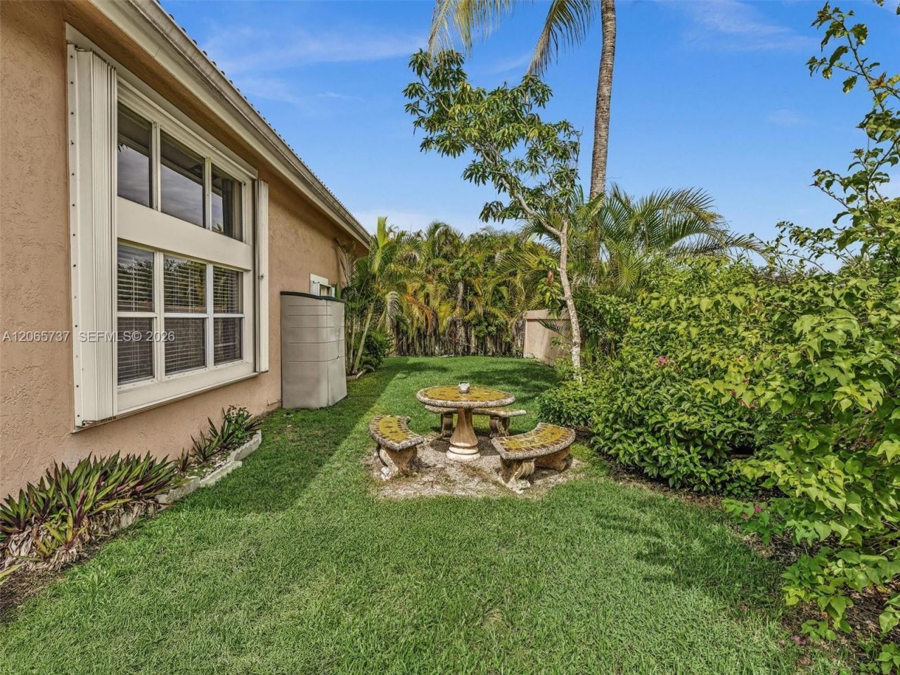 11335 Lake Shore Dr, Cooper City, FL 33026 Photo