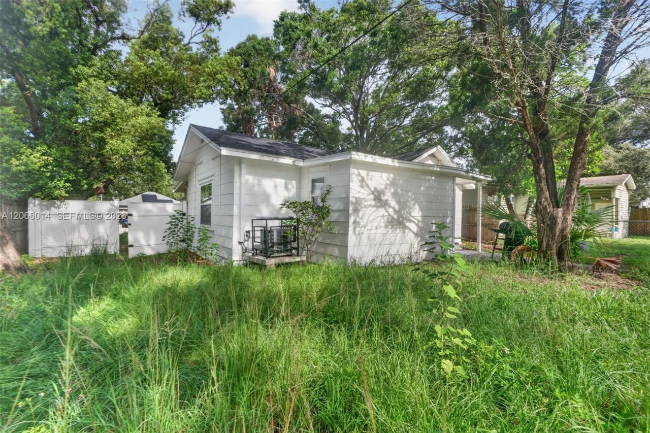 1752 42nd St S, Saint Petersburg, FL 33711 Photo