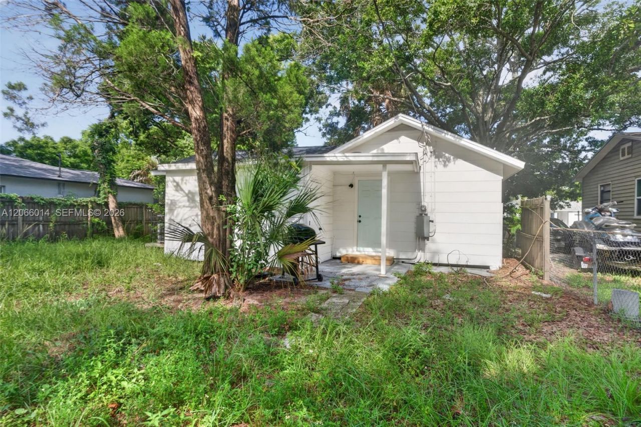 1752 42nd St S, Saint Petersburg, FL 33711 Photo