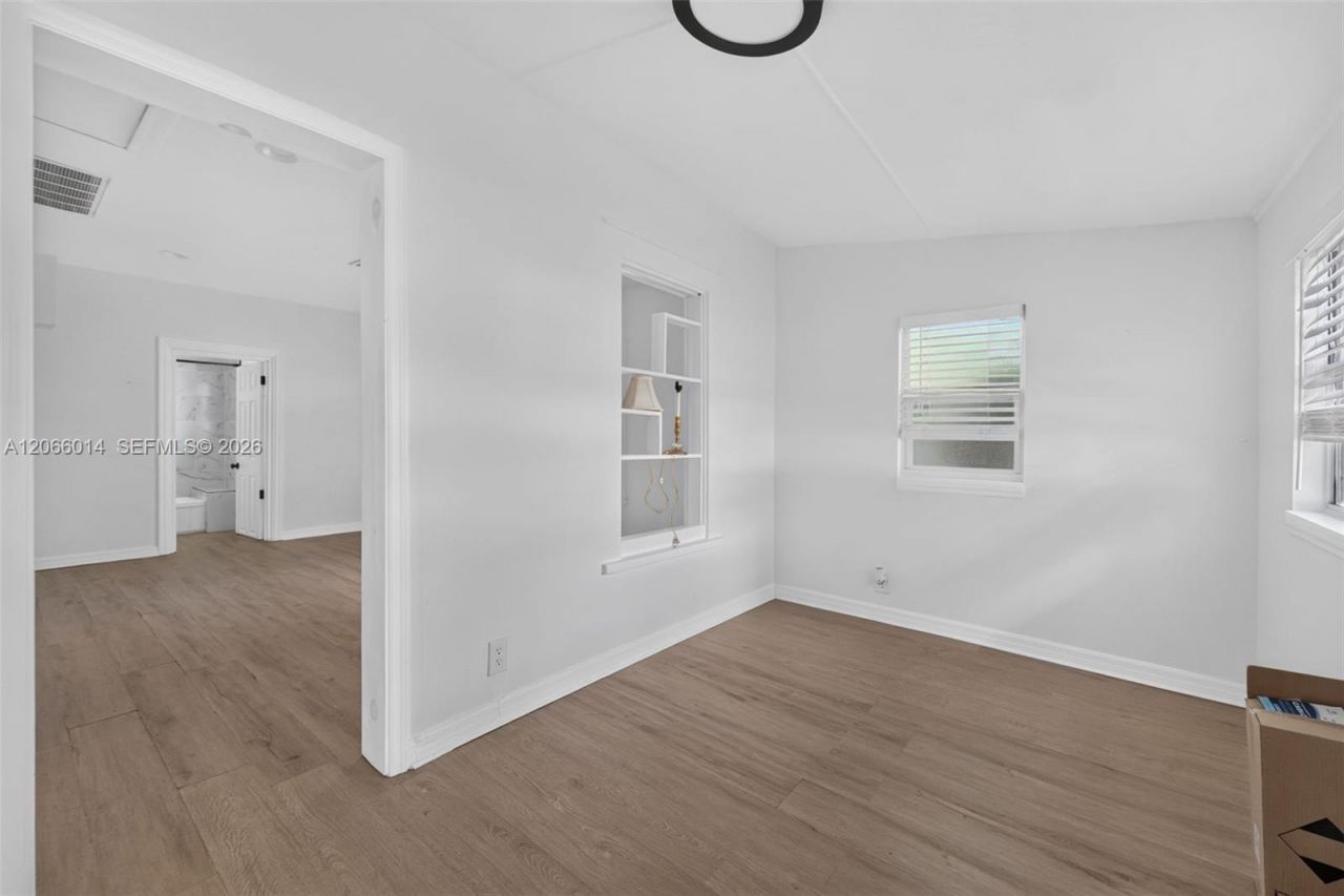 1752 42nd St S, Saint Petersburg, FL 33711 Photo