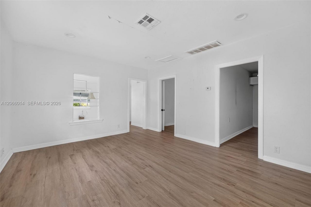 1752 42nd St S, Saint Petersburg, FL 33711 Photo