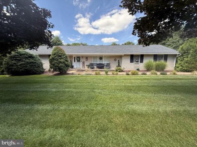 11 SPRINGWOOD AVENUE , STEWARTSTOWN, PA 17363