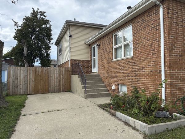 6614 Kane Avenue, Hodgkins, IL 60525