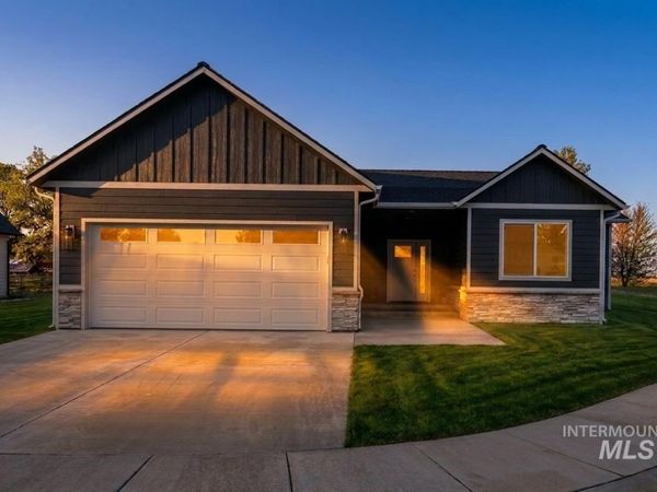 516 Maple Crt, Genesee, ID 83832