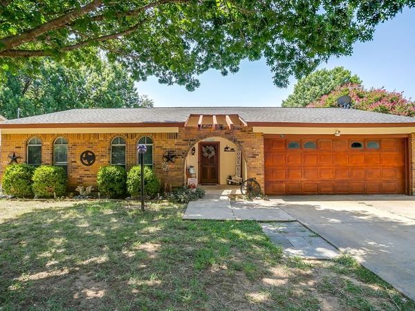 731 NW Wood Street, Burleson, TX 76028