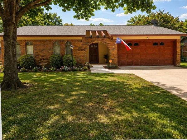 731 NW Wood Street, Burleson, TX 76028
