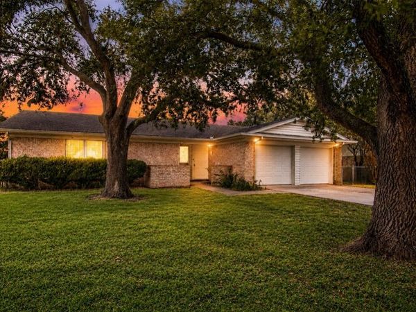 1216 Bryant Street, Benbrook, TX 76126