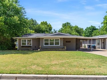 4513 Donnelly Avenue, Fort Worth, TX 76107