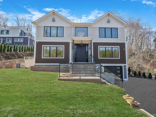 150 Sugar Toms Lane , East Norwich, NY 11732