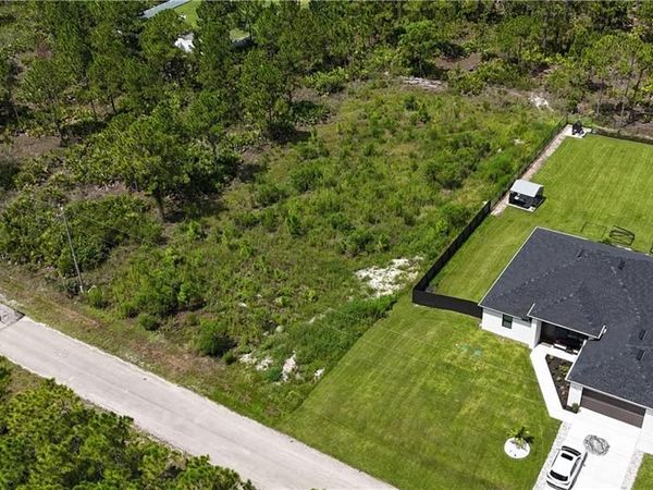 911 Oak AVE , LEHIGH ACRES, FL 33972